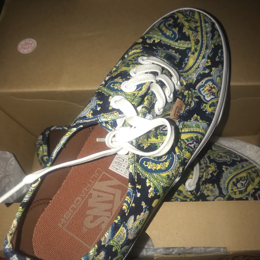 Vans - Picture 2 of 5
